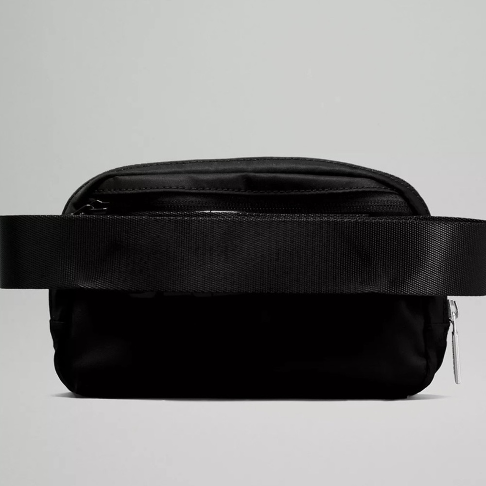Lululemon Everywhere Belt Bag Black NWT - Picture 2 of 7